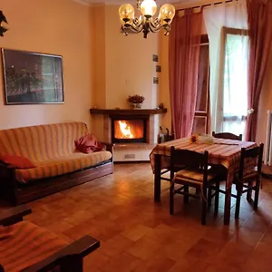 Appartamento Con Camino, Maggio